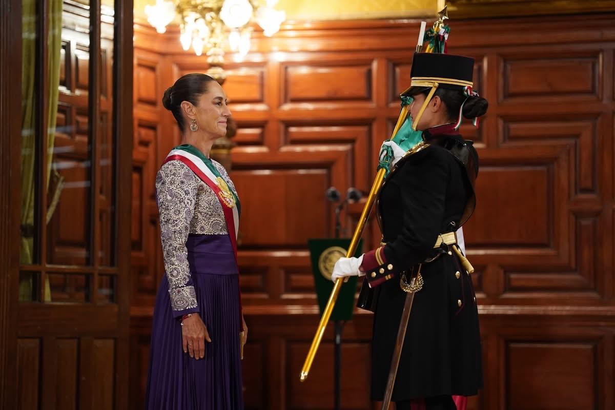 Presidenta luce vestido de Virginia Arce  en su primer Grito de Independencia